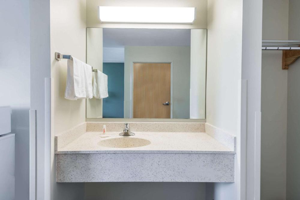 Double Room with Two Double Beds - Non-Smoking interior